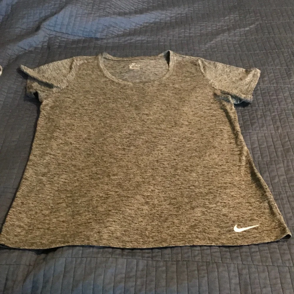 Nike Women’s Dri-Fit Shirt XL